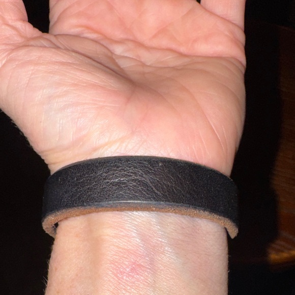 Brown Leather Bracelet with Gray Pearls